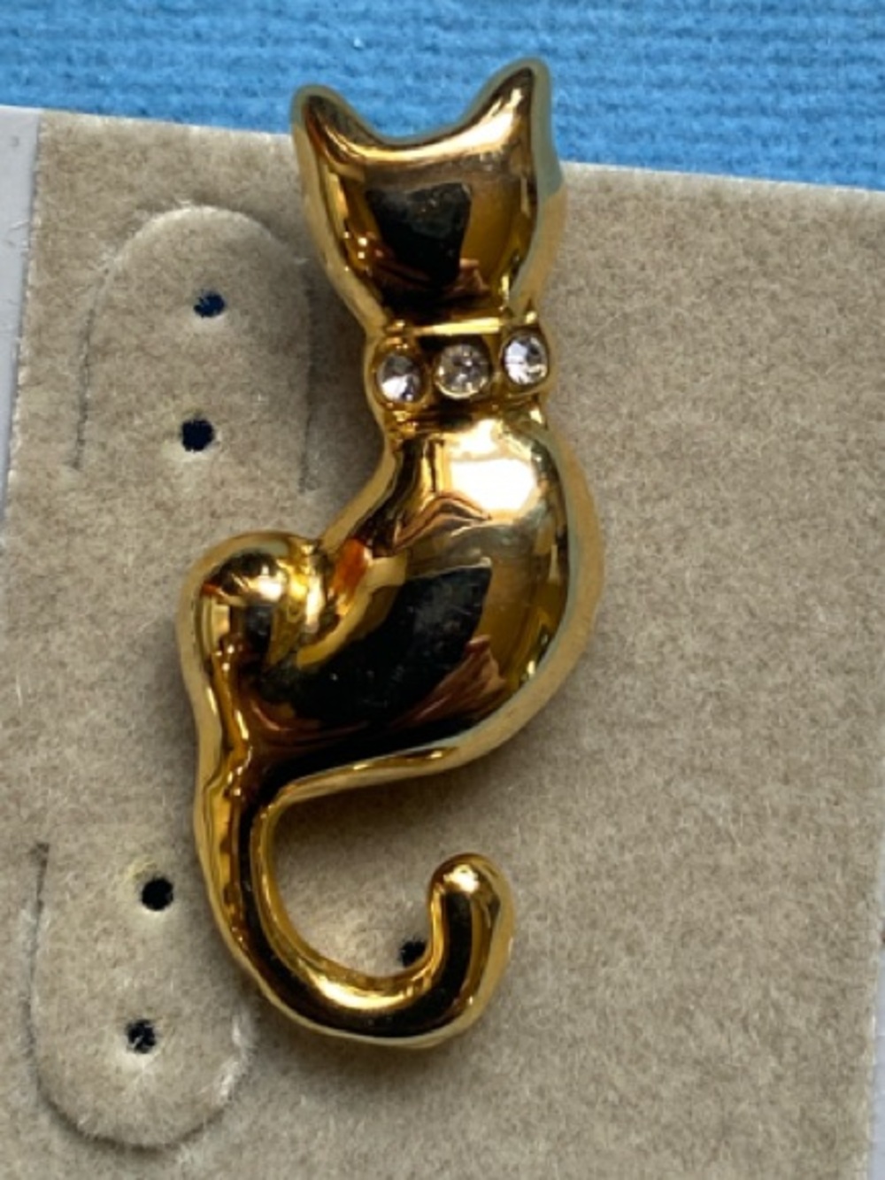 Gold Tone Cat Brooch Pin with Rhinestone Collar